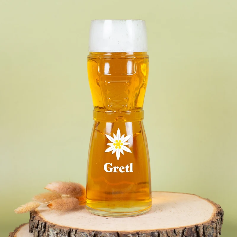 Personalisiertes Bierglas im Design einer Lederhose oder Dirndl mit Name | Edelweiß Motiv