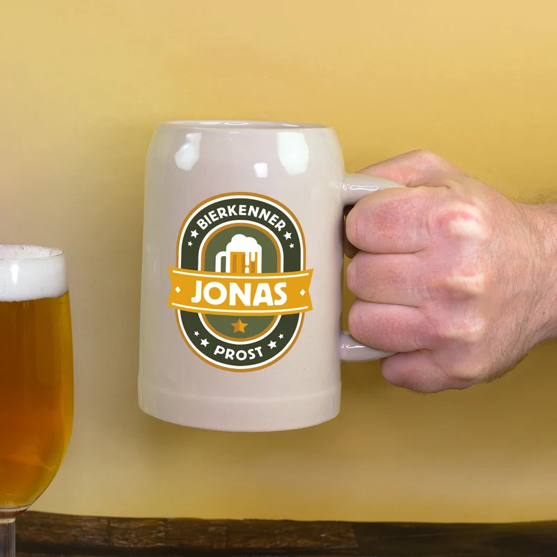Steingut Bierkrug 'Bierkenner' personalisiert mit Name | Keramik Bierglas 0,5 oder 1 Liter