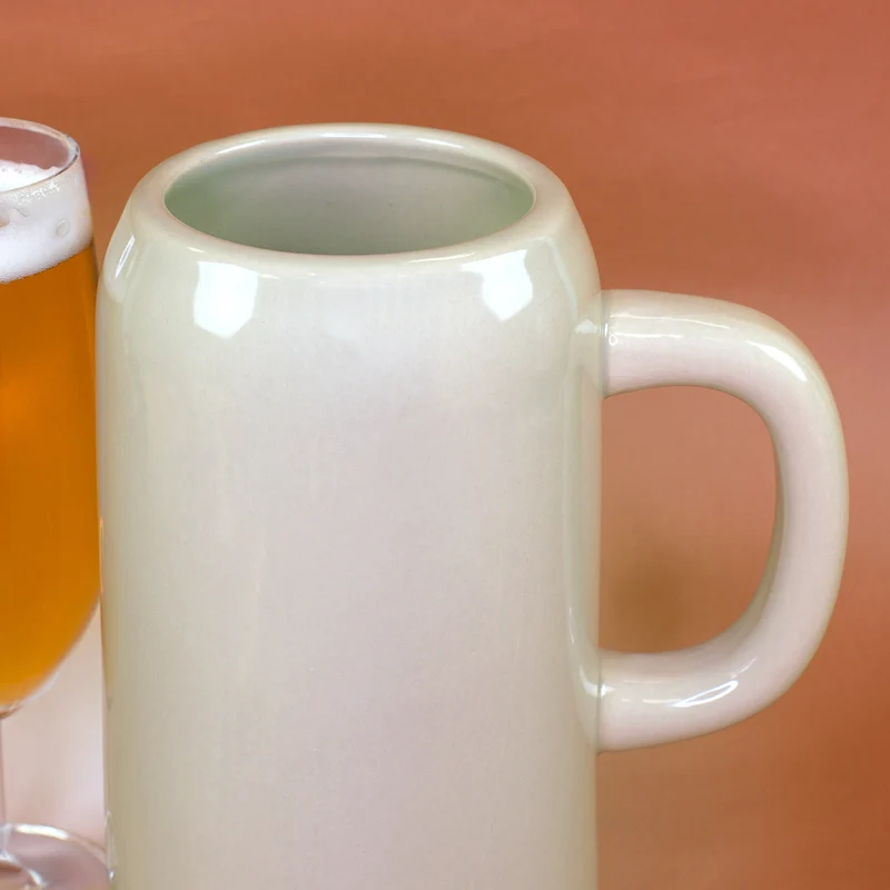 Steingut Bierkrug 'Bierkenner' personalisiert mit Name | Keramik Bierglas 0,5 oder 1 Liter