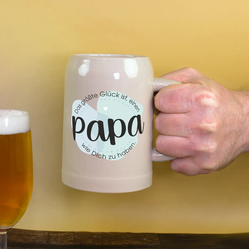 Keramik Bierkrug 'Papa Glück' als Geschenk für Väter | Steingut Bierglas 0,5 oder 1 Liter