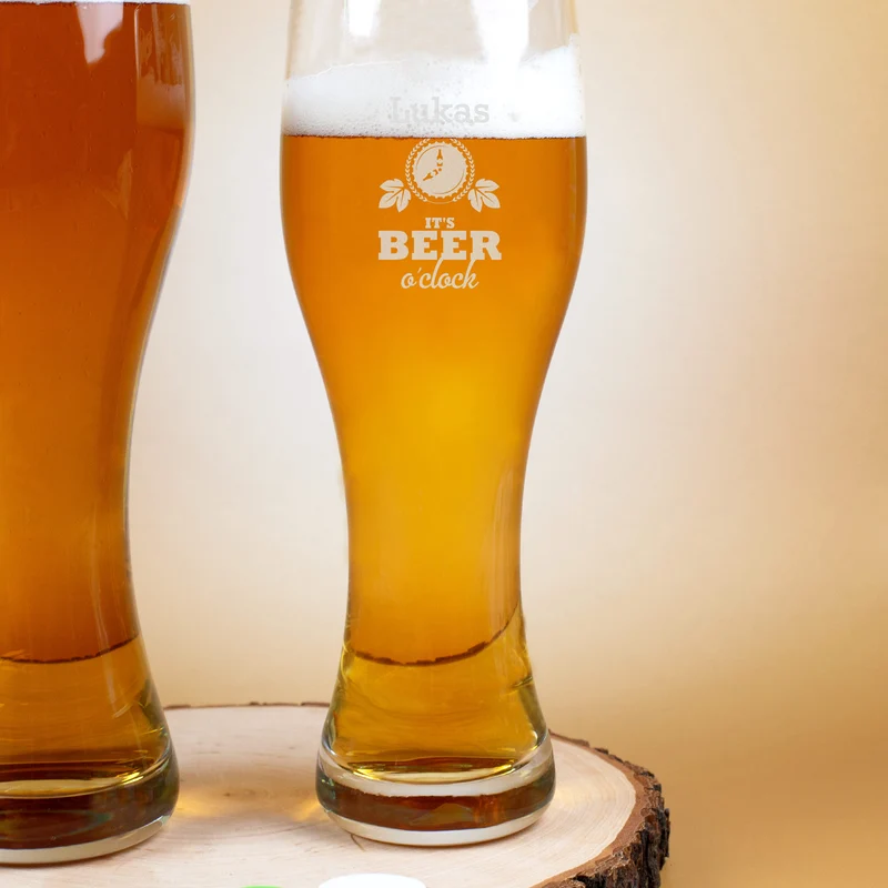 Weizenbierglas Beer o'clock mit Namensgravur in zwei Größen