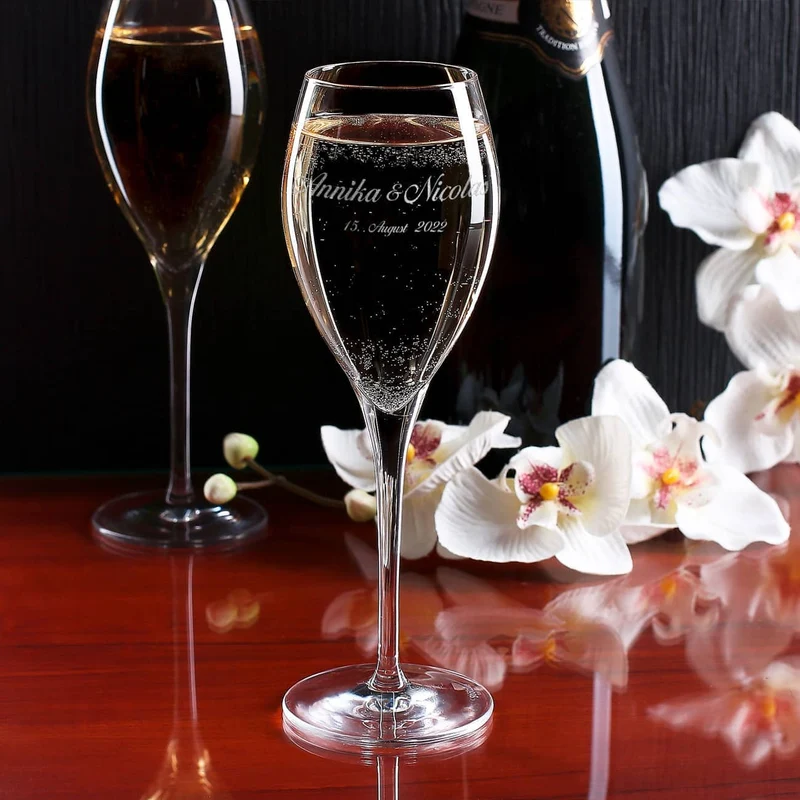 Graviertes Champagnerglas zur Hochzeit