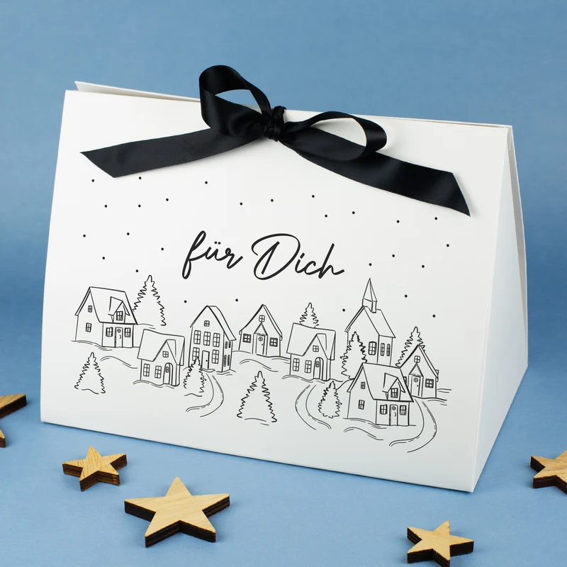 Personalisierte Geschenktasche mit verschneitem Winterdorf | Edle Verpackung für Weihnachtsgeschenke
