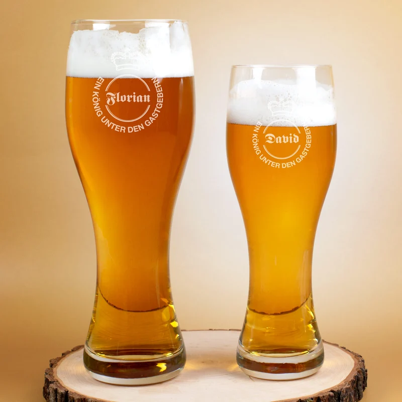 Personalisiertes Weizenbierglas mit Wunschname - König unter den Gastgebern in zwei Größen