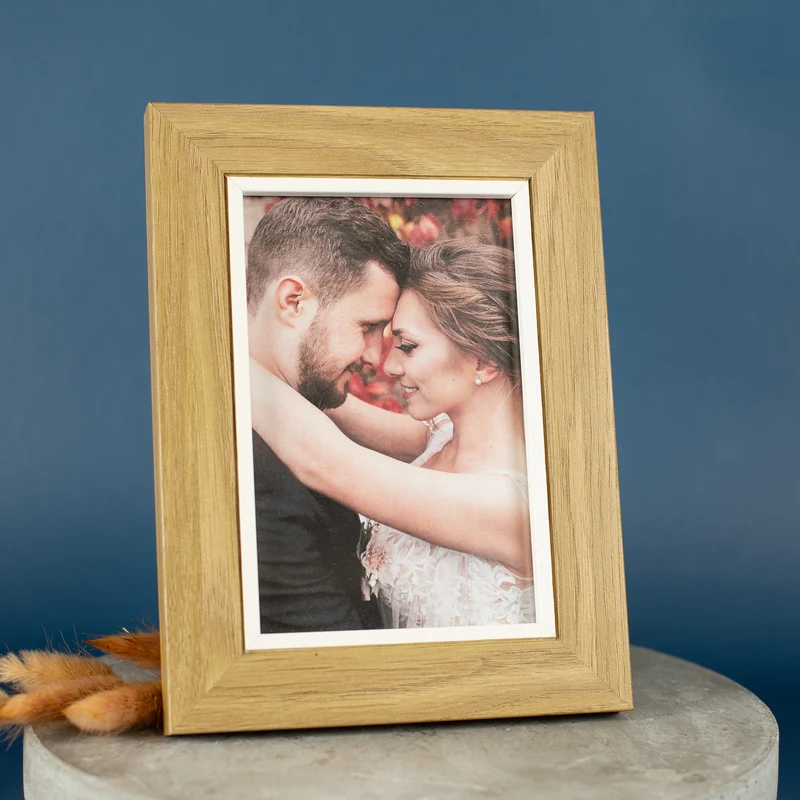 Bilderrahmen für 10 x 15 cm Fotos | Holzoptik mit weißem Innenrahmen