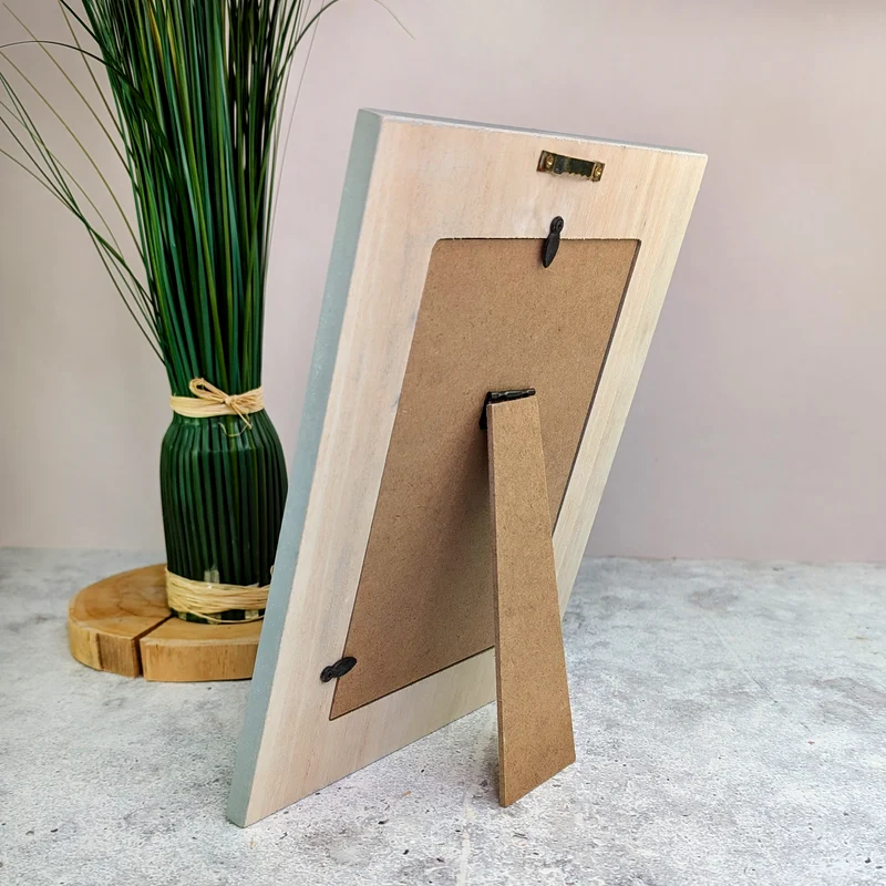Bilderrahmen mit Deko-Herzen aus Holz | 24,5 × 20 cm