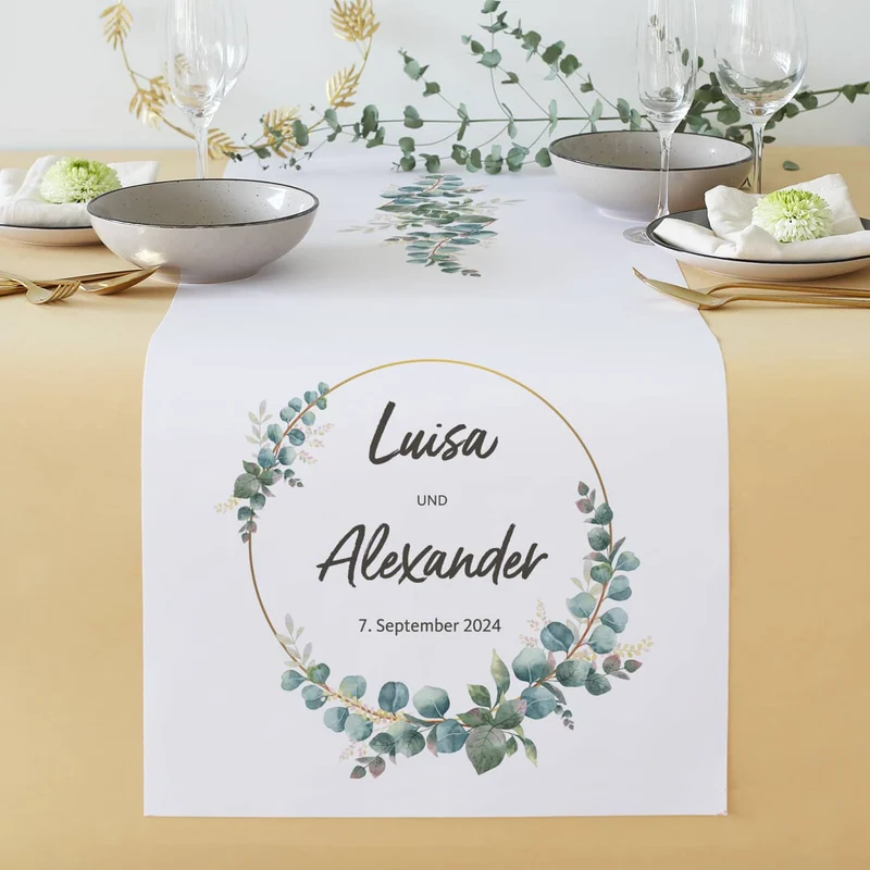 Tischläufer zur Hochzeit mit Eukalyptus-Motiv, Namen und Datum - in zwei Längen