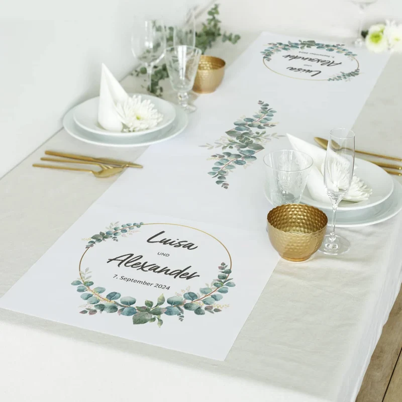 Tischläufer zur Hochzeit mit Eukalyptus-Motiv, Namen und Datum - in zwei Längen