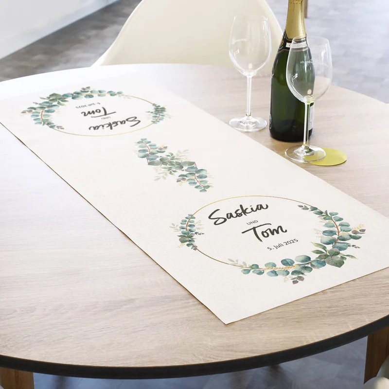 Tischläufer zur Hochzeit mit Eukalyptus-Motiv, Namen und Datum - in zwei Längen