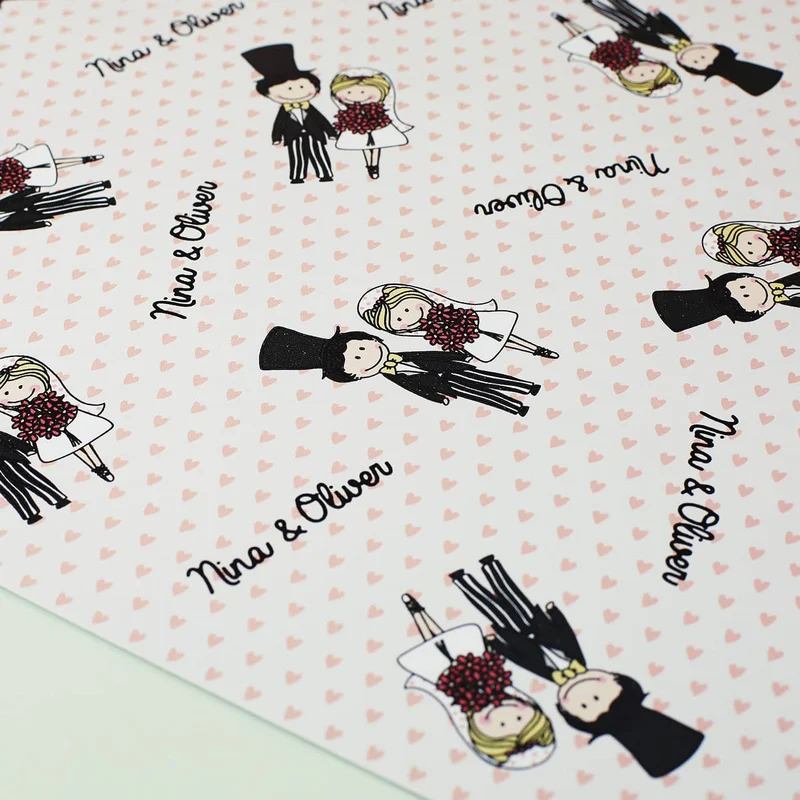 Personalisiertes Geschenkpapier zur Hochzeit mit Comic Paar und Namen
