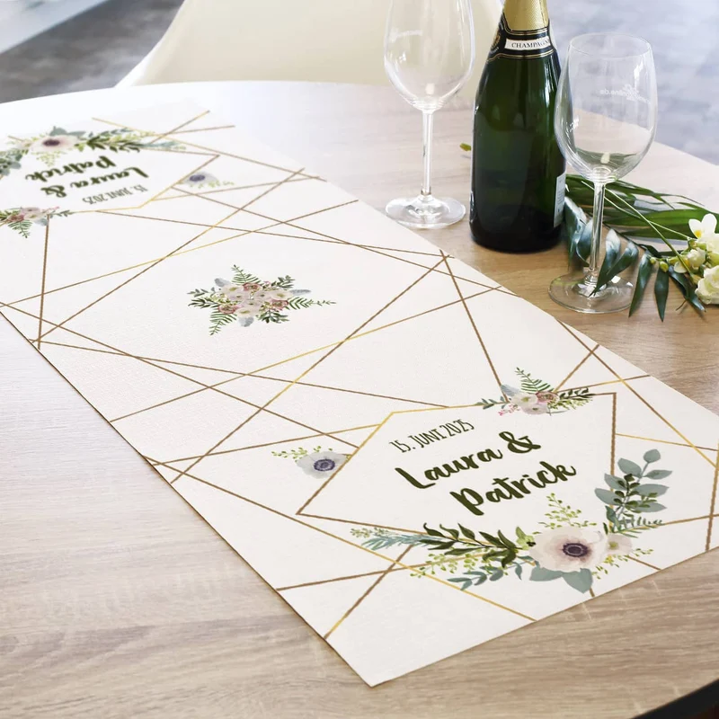 Tischläufer zur Hochzeit mit Namen, Datum & Blüten - in zwei Längen