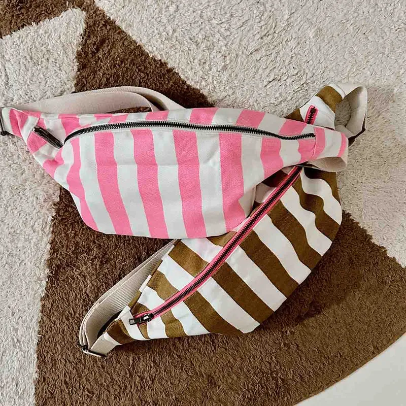 Damen Gürteltasche mit karamellfarbenen Streifen: TOFFEE / KRATZEN