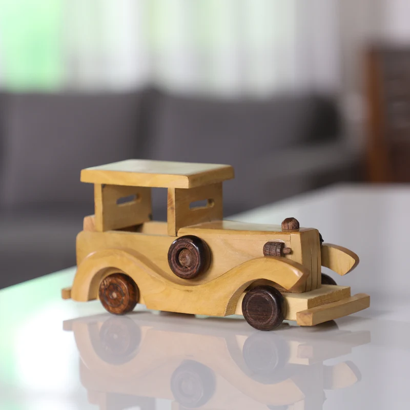 Handgefertigter Holzspielzeug-Hund auf Rädern, Größe 30x10x9 cm, Braun