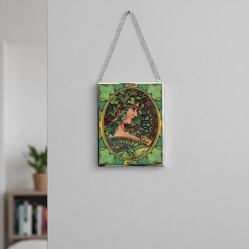 Handbemalter Sonnenfänger aus Glas mit Kette und silberfarbenem Rahmen, Mucha-Motiv, 12x15 cm