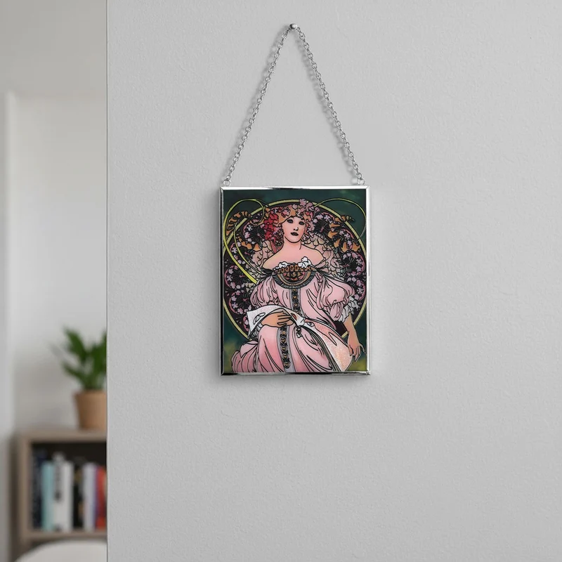 Handbemalter Sonnenfänger aus Glas mit Kette und silberfarbenem Rahmen, Mucha-Motiv, 12x15 cm