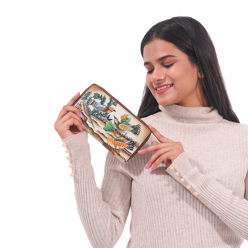 Sukriti - handbemalte Brieftasche aus echtem Leder mit RFID Schutz, Blumenmuster blau