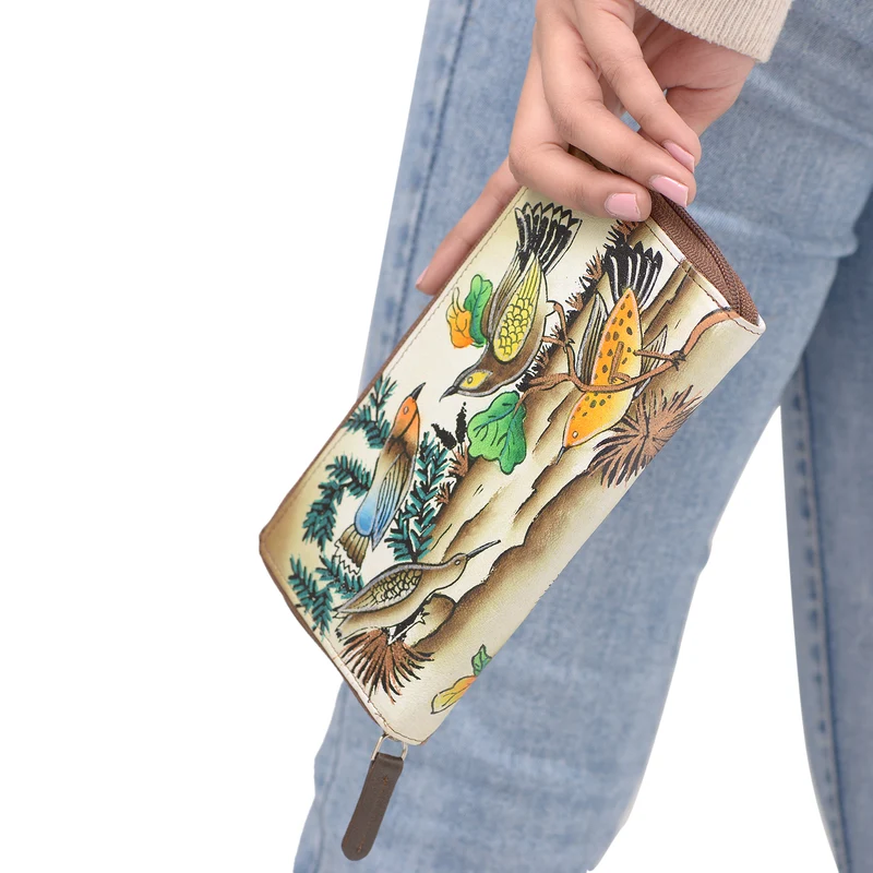 Sukriti - handbemalte Brieftasche aus echtem Leder mit RFID Schutz, Blumenmuster blau