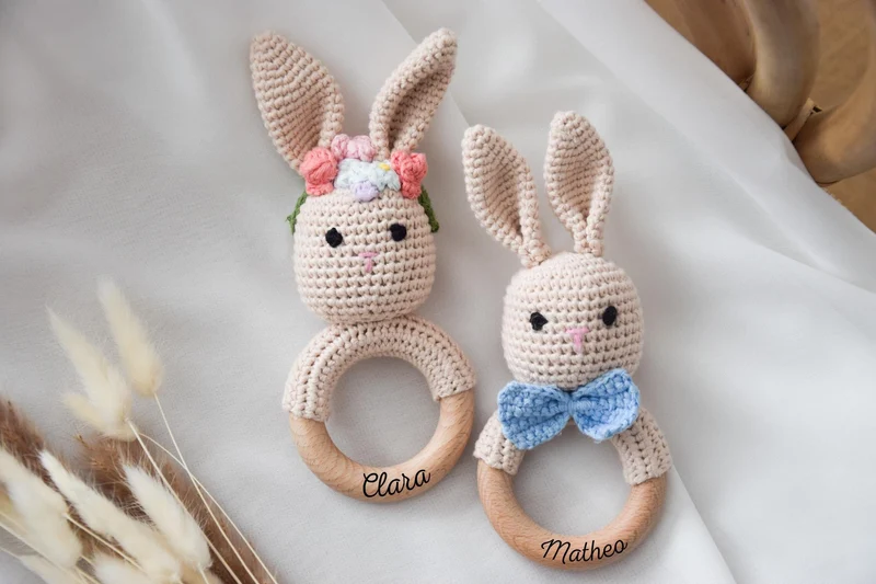 Babyrassel personalisiert mit Namen