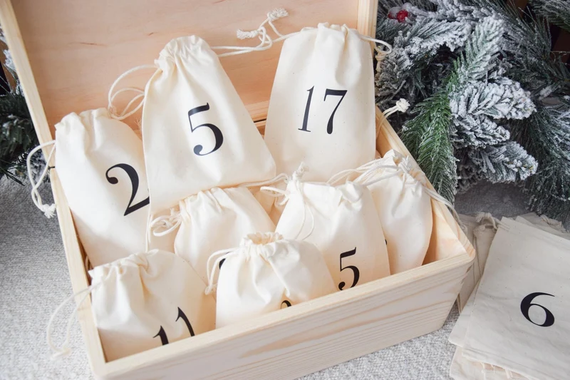 Adventskalender - Weihnachtsmann und Reh