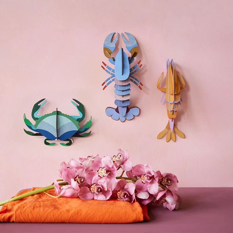 Wanddeko "Lavender Lobster" | studio ROOF| Recycelter Karton