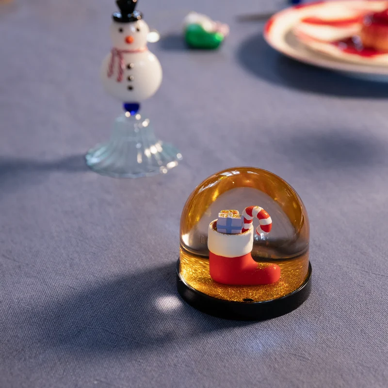 Schneekugel „Christmas Stocking“ | Weihnachtlich & verspielt | &Klevering