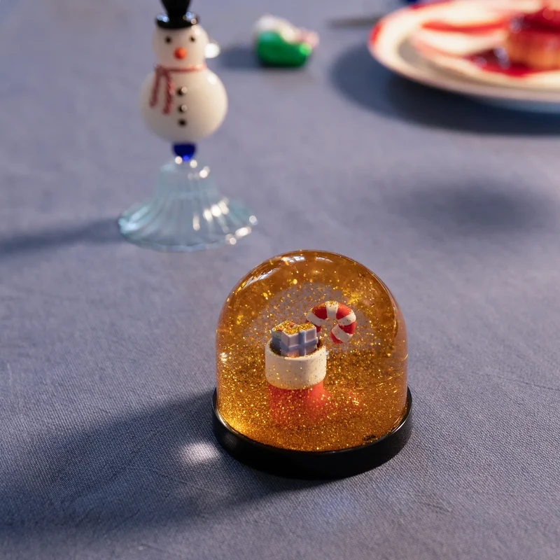 Schneekugel „Christmas Stocking“ | Weihnachtlich & verspielt | &Klevering