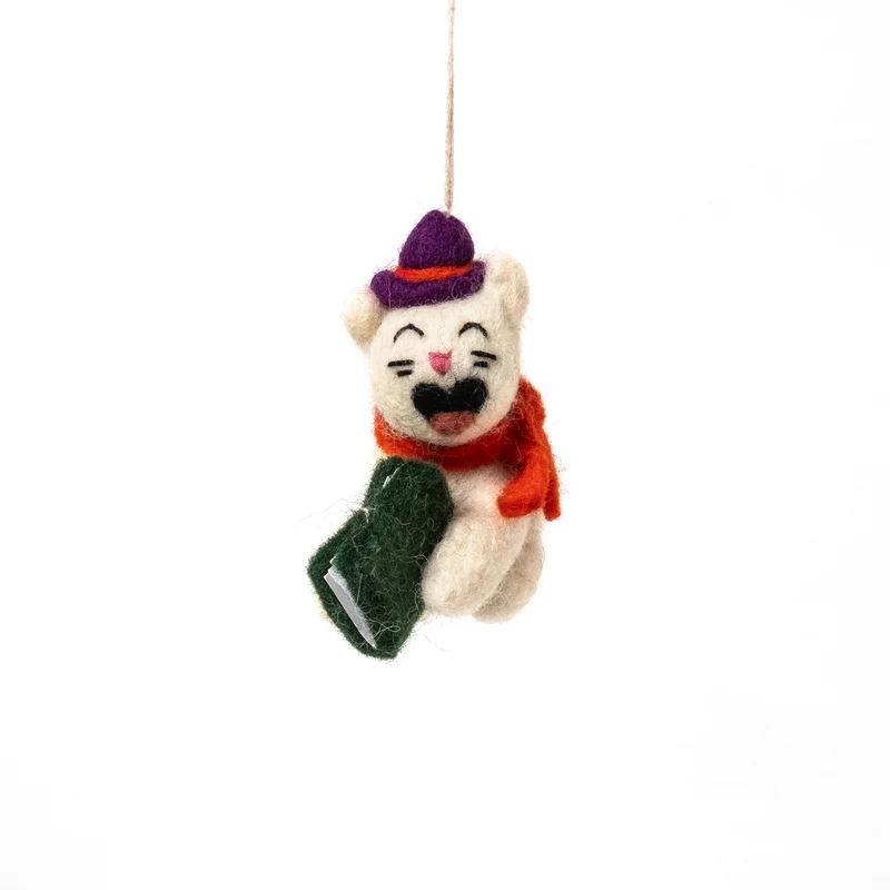 Filzanhänger WRAP “Dickens, Carolling Cat” | Handgemachte Deko aus Filz