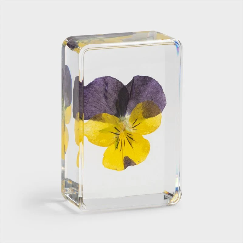 Cube „Violet“ | Dekorativer Resin-Block mit Blume | &Klevering