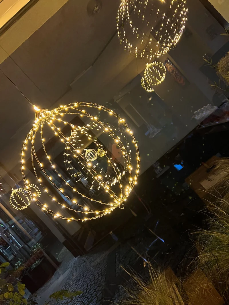 3D Kugel in schwarz 192 Lichter mit Flash Funktion
