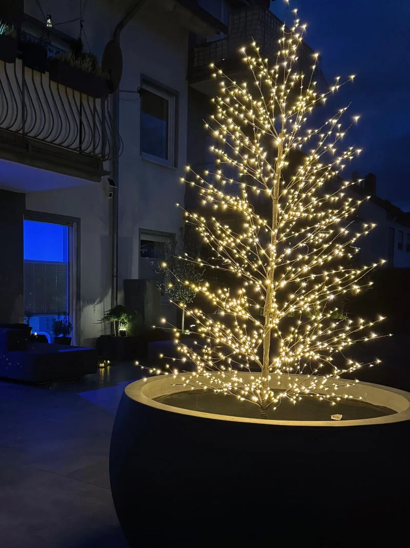 Lichterbaum in schwarz mit 1500 Lichtern