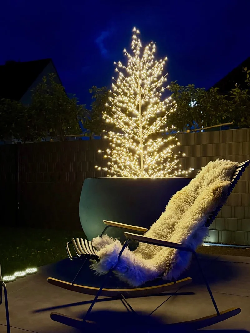 Lichterbaum in schwarz mit 1500 Lichtern