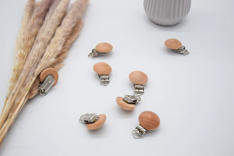 Holzclip personalisiert Schnullerkettenclips mit Gravur