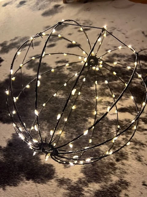 3D Kugel in schwarz 120 Lichter mit Batteriefunktion