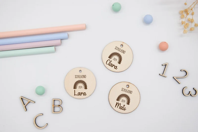 Schultüten Anhänger Holz - mit Regenbogen Schulkind 2024