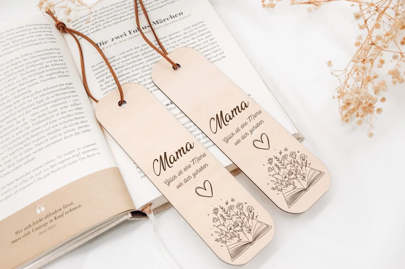 Muttertagsgeschenk - Lesezeichen mit Buch und Blumenmotiv