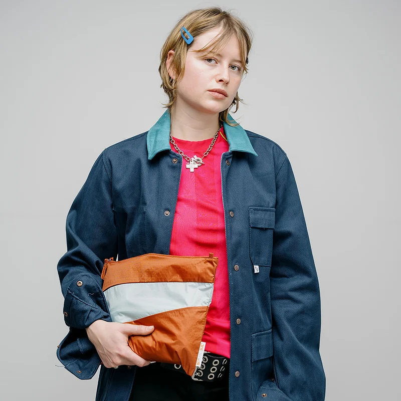 The New Pouch L Cinnamon & Surf Spray