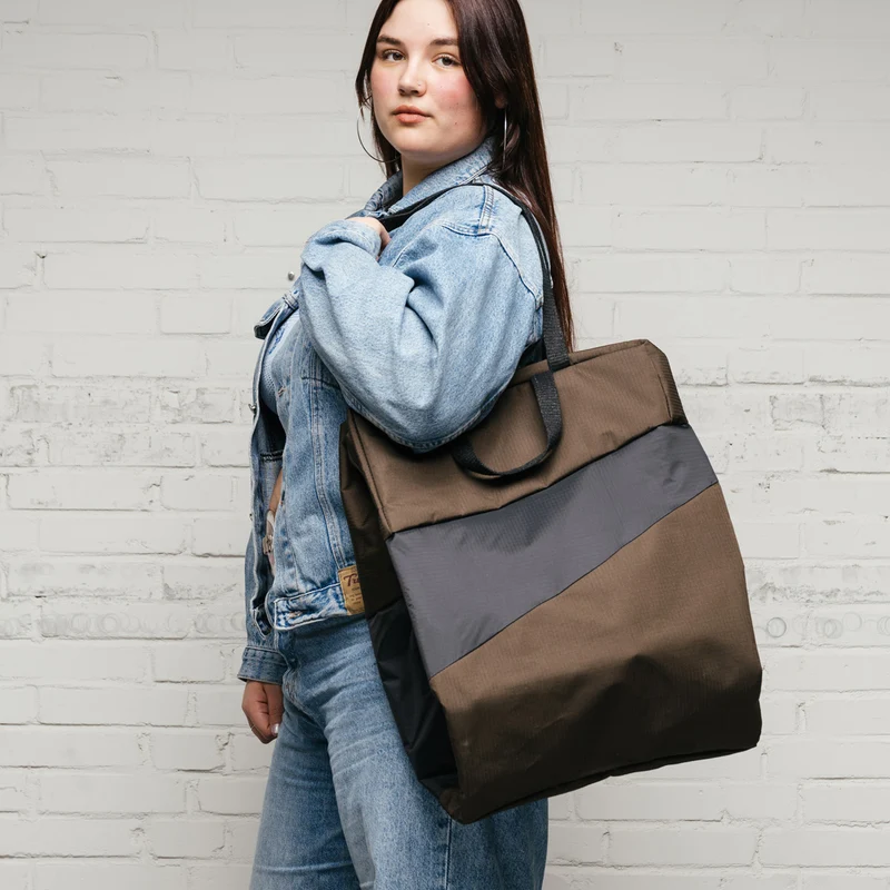 The New Tote Bag L Mud & Black