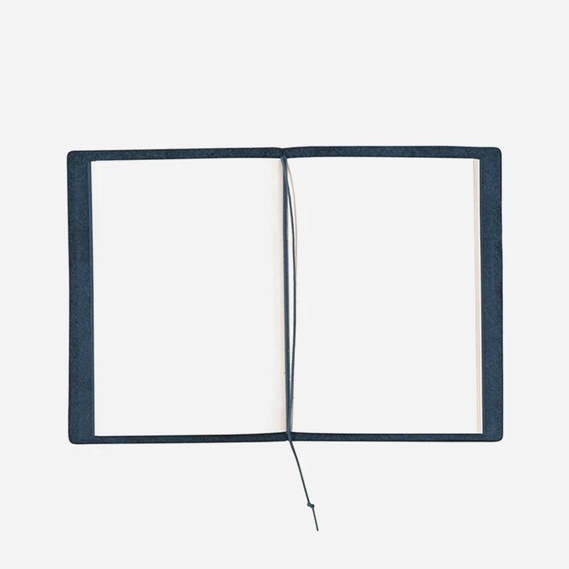 TRAVELER'S Notebook Passport Size Blue