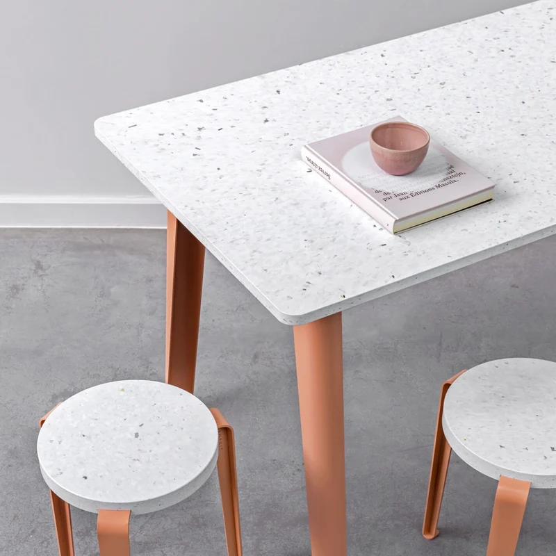 NEW MODERN Recycled Plastic Esstisch
