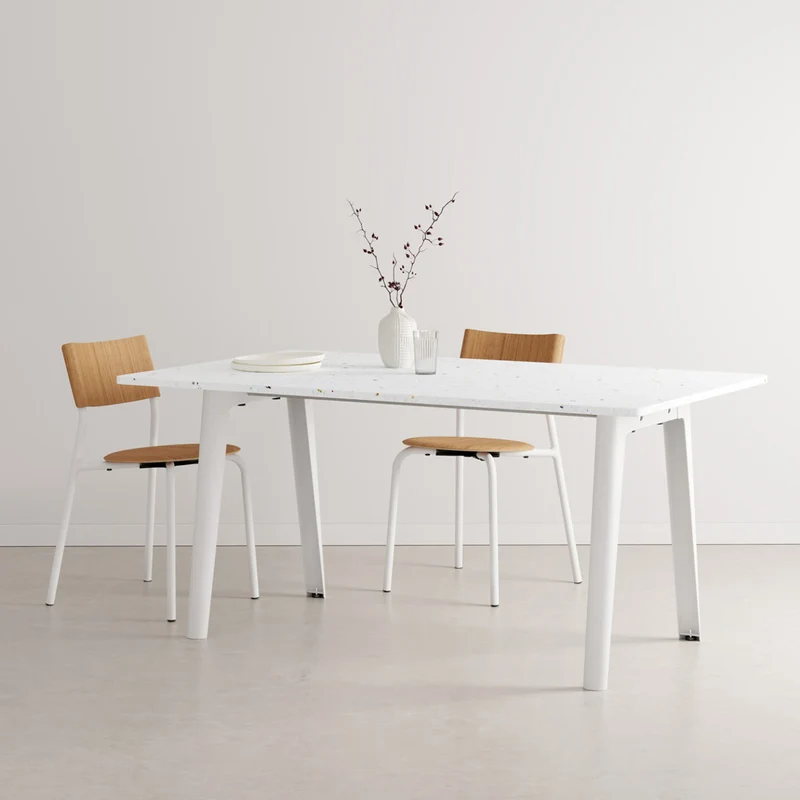 NEW MODERN Recycled Plastic Esstisch