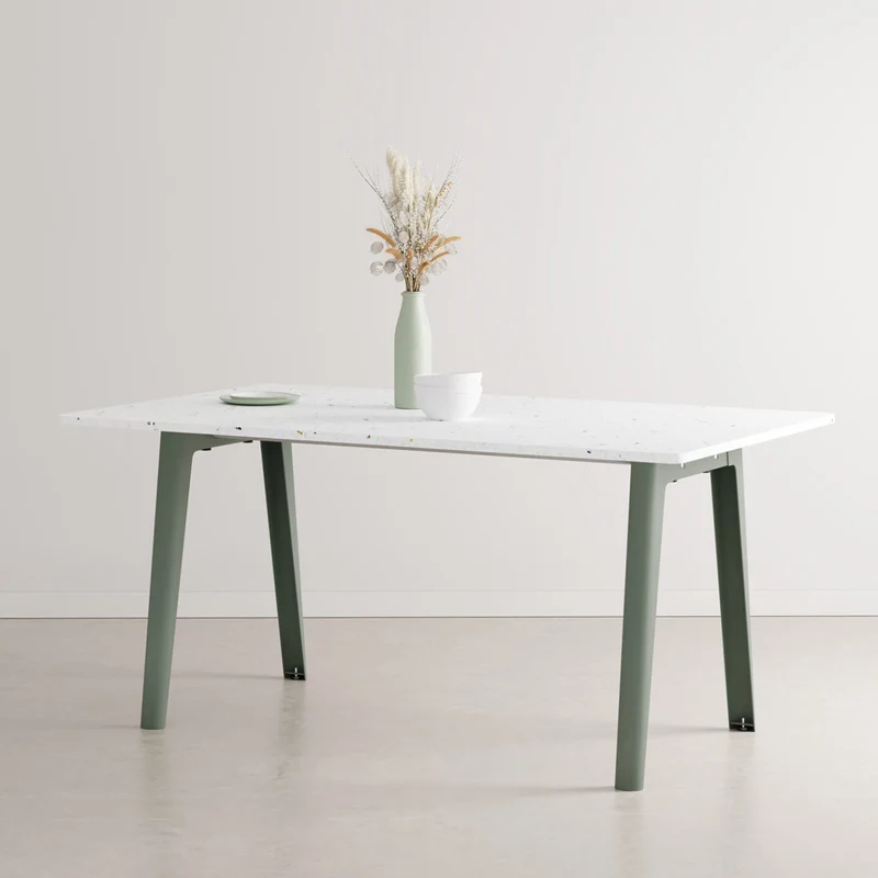 NEW MODERN Recycled Plastic Esstisch