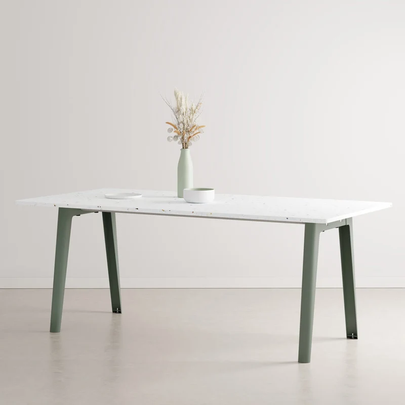 NEW MODERN Recycled Plastic Esstisch