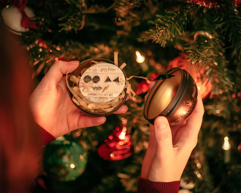Harry Potter - Hogwarts Weihnachtskugel mit Ohrstecker-Set