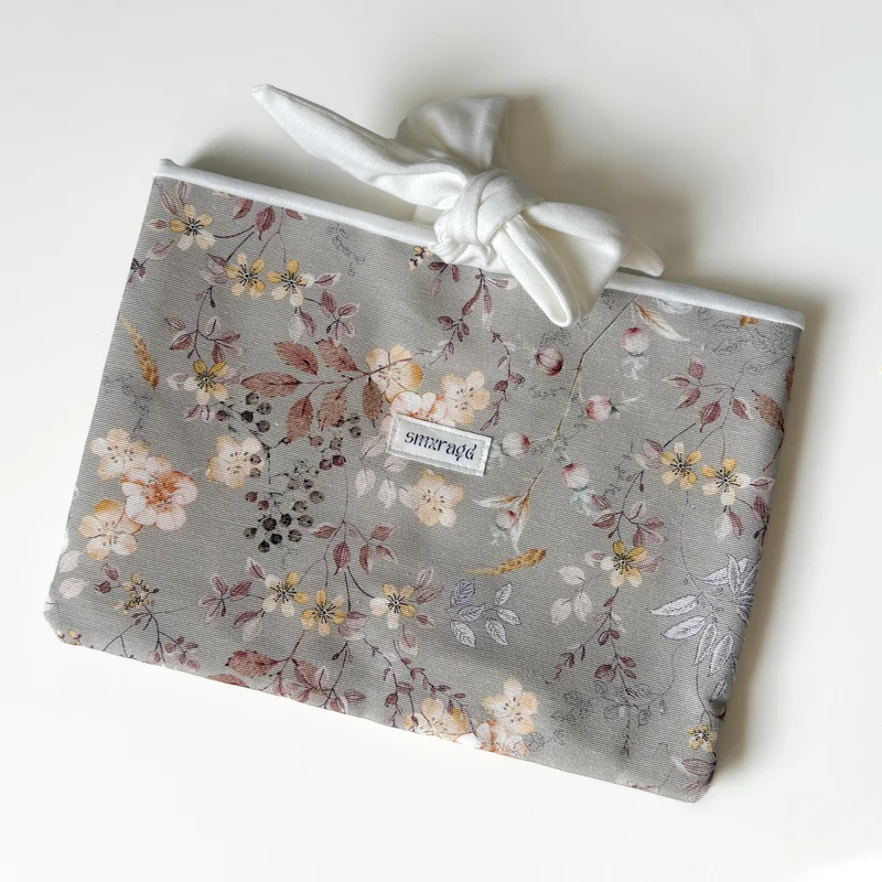 Buch-Cover Blumen- und Zweigmuster