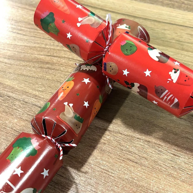 Festive Feast Frenzy Game | 6 Family Christmas Crackers Christmas Dinner Game
