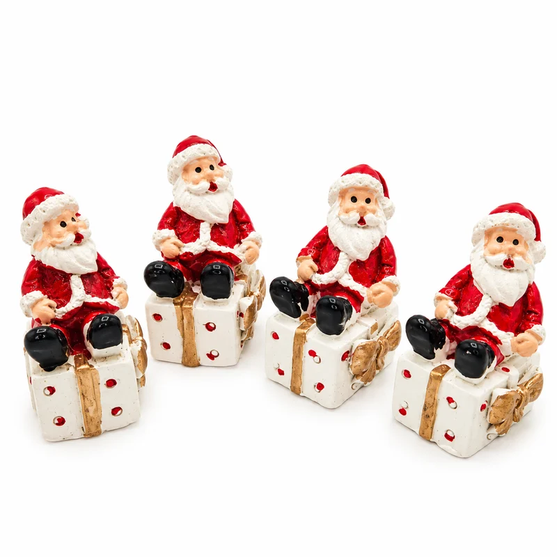 Weihnachtsmann Figuren 4er Set – Poly, 3,5 cm sitzend auf Päckchen
