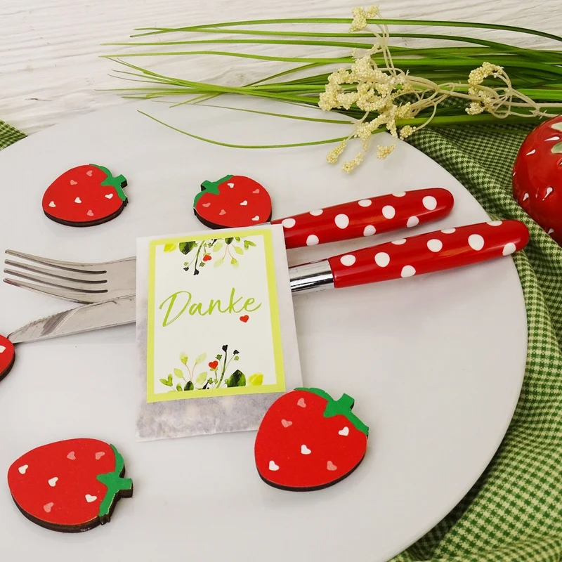 Streu-Erdbeeren aus Holz 18er-Set 3,5 x 4 cm – sommerliche Streudeko in Rot und Grün zum Basteln und Dekorieren