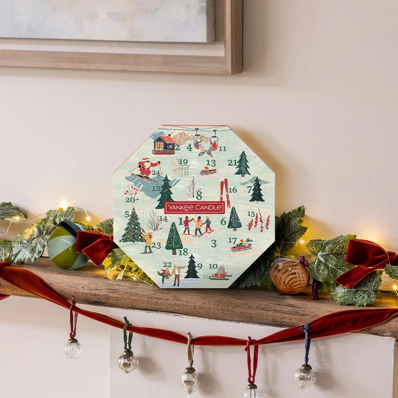 Yankee Candle Christmas Advent Calendar 24 Scented Tea Lights with Glass Holder