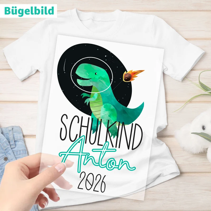 Bügelbild - Schulkind - Wunschname & Wunschjahr - Dino Weltall