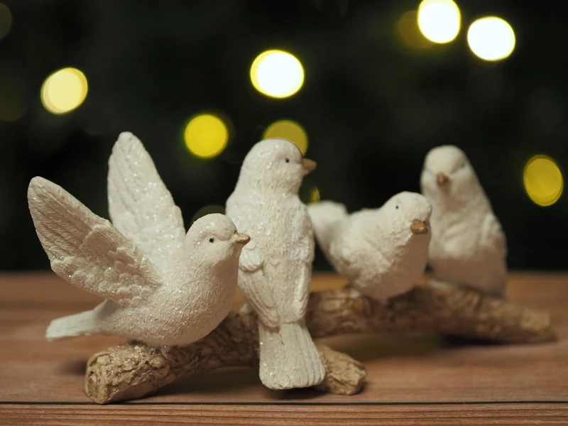 Winter Birds on Branch Figurine | 5 Birds Wildlife Christmas Ornament - 15cm